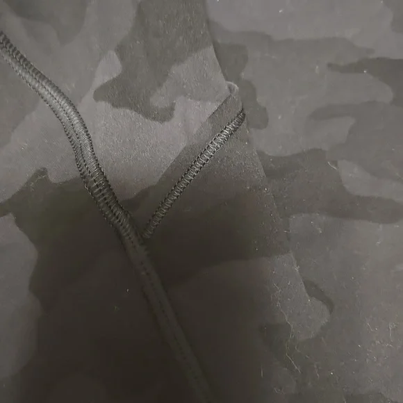 Lululemon camo leggings - Picture 8 of 16